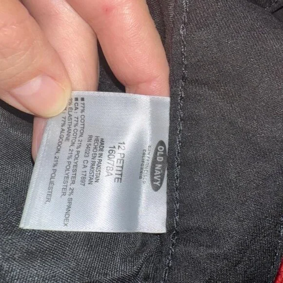 Old Navy mid-rise skinny black jeans, 12 petite. Never worn with tags. - Picture 4 of 4